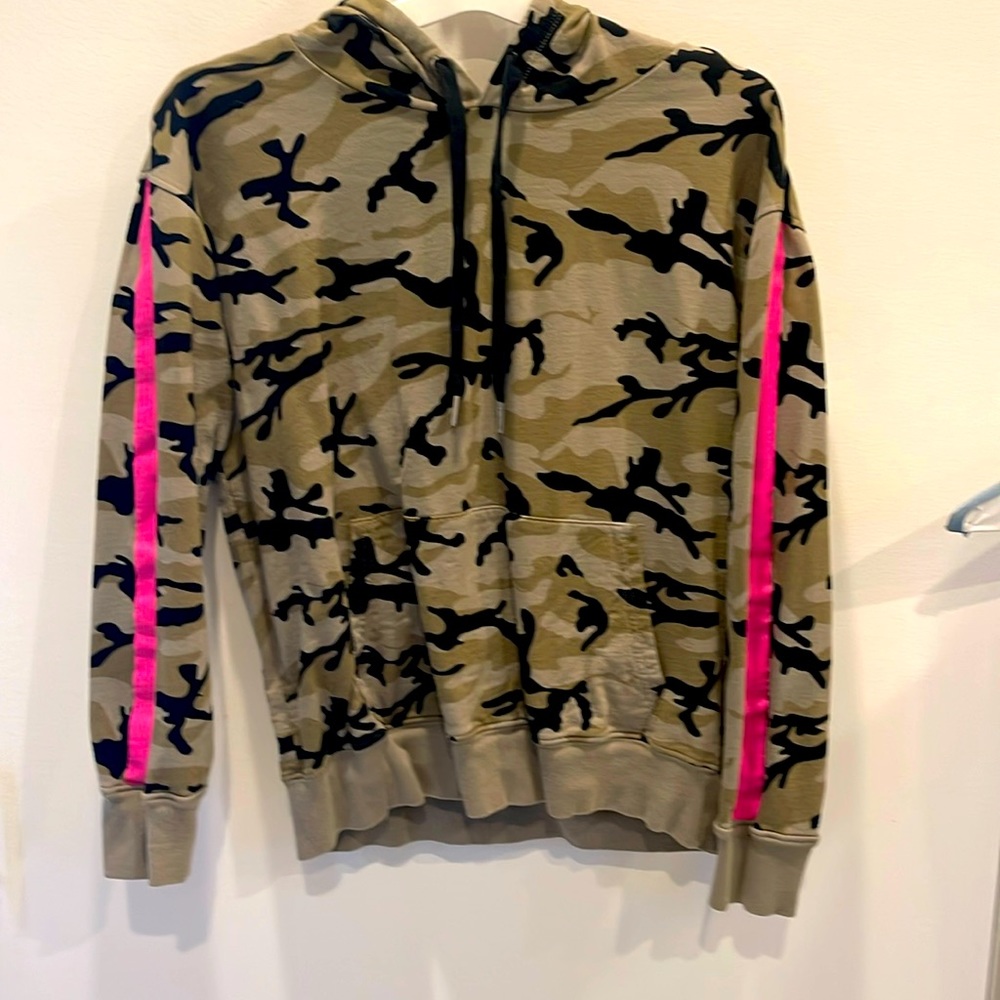 Found camo women’s hoodie. Size M.